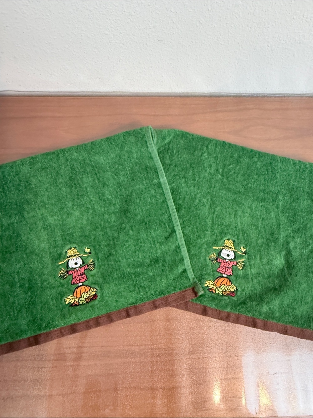 2 Peanuts Snoopy Scarecrow Green Hand Towels Autumn